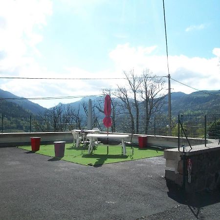 Vacances Au Pied Des Monts Du Cantal Laveissiere Exterior photo