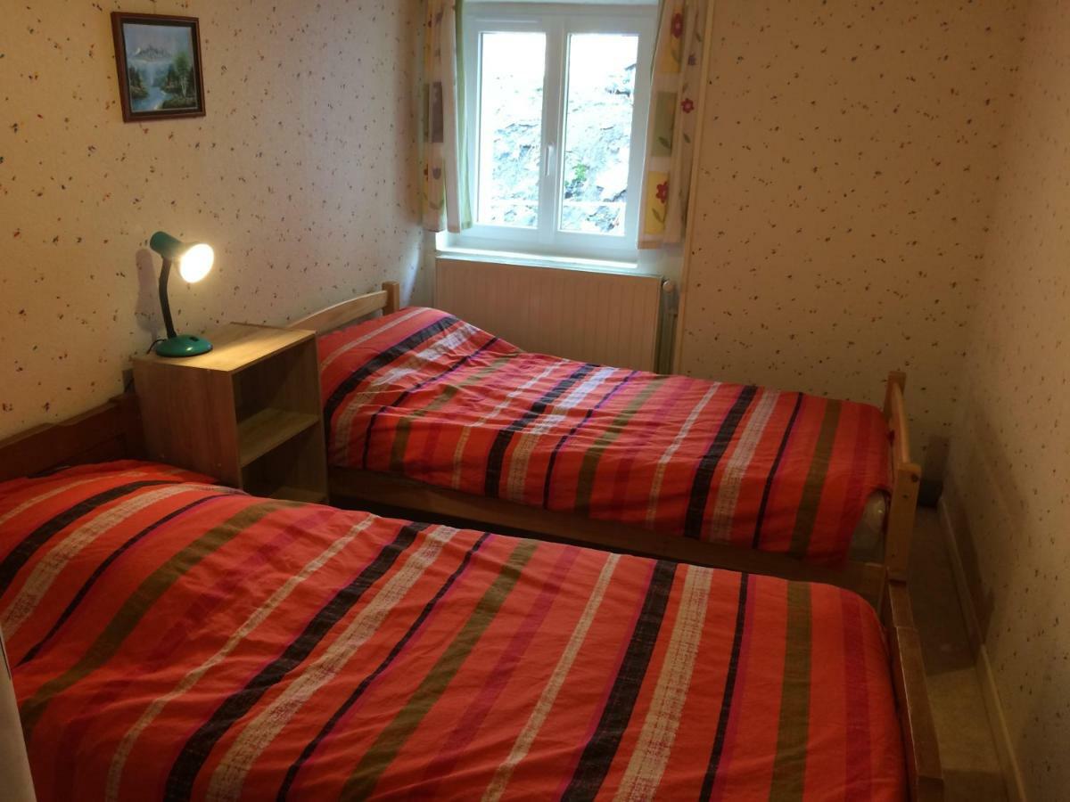 Vacances Au Pied Des Monts Du Cantal Laveissiere Exterior photo